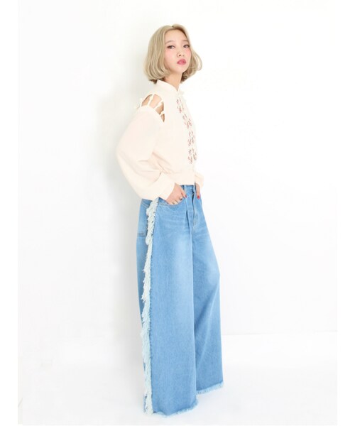 jouetie（ジュエティ）の「【仲里依紗コラボ】フリンジデニムパンツ（パンツ・レディース・アイスブルー/インディゴ）」の5枚目の写真