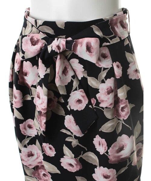 31 Sons de mode（トランテアン　ソン　ドゥ　モード）の「花柄コクーンスカート（スカート・レディース・オフホワイト/グレー/ネイビー・36/38）」の6枚目の写真