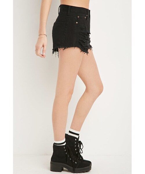 FOREVER 21（フォーエバー トゥエンティーワン）の「FOREVER 21 Distressed Denim Cutoffs（その他パンツ・レディース・Black・24/25/26/27/28/29/30/31）」の3枚目の写真