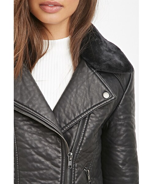 FOREVER 21（フォーエバー トゥエンティーワン）の「FOREVER 21 Faux Leather Moto Jacket（ライダースジャケット・レディース・Beige/Black・Small/Medium/Large）」の4枚目の写真