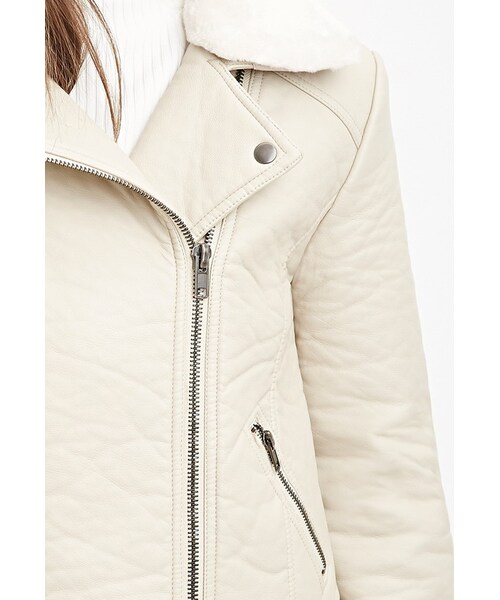 FOREVER 21（フォーエバー トゥエンティーワン）の「FOREVER 21 Faux Leather Moto Jacket（ライダースジャケット・レディース・Beige/Black・Small/Medium/Large）」の3枚目の写真