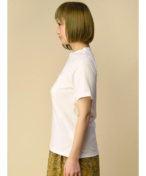 w closet（ダブルクローゼット）の「ハイネックポケ付きTシャツ（トップス・レディース・オフホワイト/キャメル/ブラウン/ブラック・FREE）」の6枚目の写真