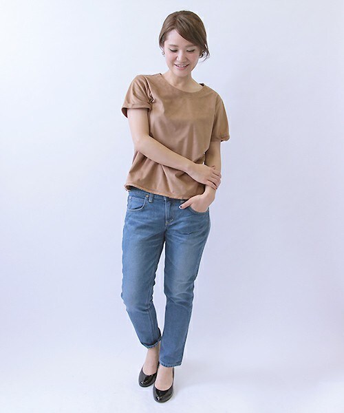 FREDY&GLOSTER(フレディアンドグロスター)の「ビーガンスエードプルオーバー(Tシャツ/カットソー・レディース・キナリ/キャメル・38)」の3枚目の写真