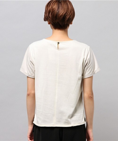 FREDY&GLOSTER(フレディアンドグロスター)の「ビーガンスエードプルオーバー(Tシャツ/カットソー・レディース・キナリ/キャメル・38)」の7枚目の写真