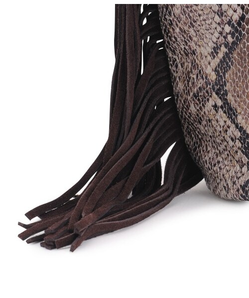 ADAM ET ROPE'（アダムエロペ）の「パイソンチェーンショルダーバッグ（バッグ・レディース・ブラック/ダークブラウン・M）」の7枚目の写真