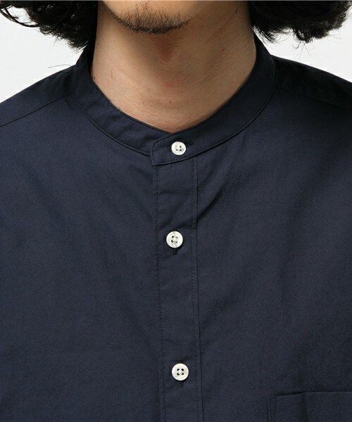 FREDY&GLOSTER（フレディアンドグロスター）の「マオカラーロングシャツ（シャツ/ブラウス・メンズ・カーキ/ネイビー・MEDIUM/LARGE）」の6枚目の写真