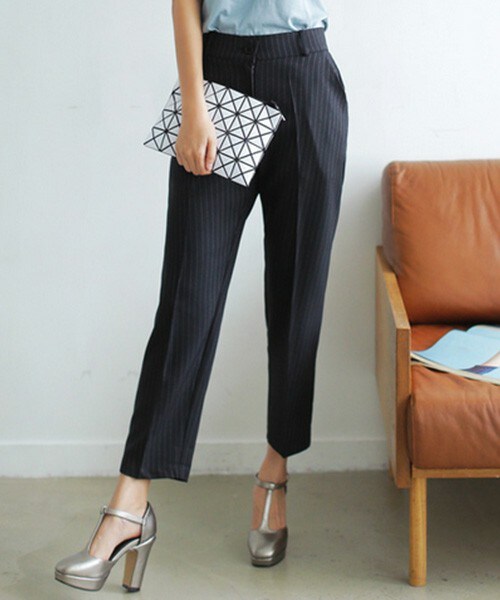 DHOLIC（ディーホリック）の「ストライプハイウエストスリムフィットスラックスパンツ（スラックス・レディース・カーキ/ネイビー/ブラック/ワイン・FREE）」の2枚目の写真