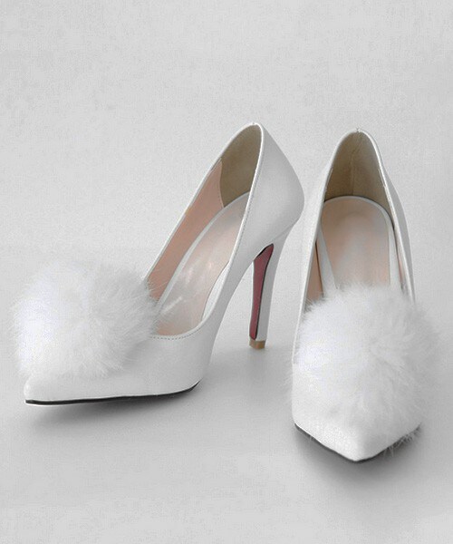 DHOLIC（ディーホリック）の「ファーデザインフェイクレザーポインテッドトゥミドルヒール（パンプス・レディース・ブラック/ホワイト・225/230/235/240/245/250）」の2枚目の写真