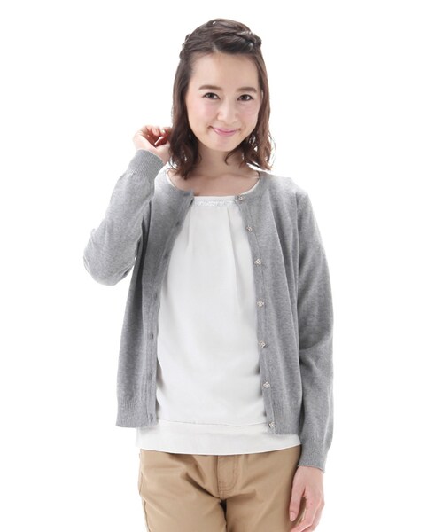 Honeys（ハニーズ）の「変わり釦クルーカーデ（カーディガン・レディース・アイボリー/クロ/コン/アカ/イエロー/グリーン/ブルー/杢グレー・Ｆ）」の3枚目の写真