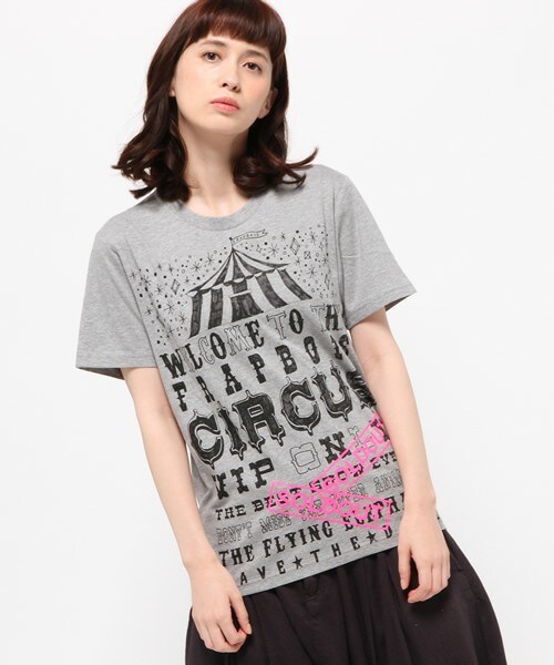 FRAPBOIS(フラボア)の「FRAPBOIS×ShogoSekine(Tシャツ/カットソー・レディース・ホワイト/トップグレー・1/2/3)」の1枚目の写真