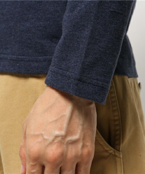 glory crew（グローリークルー）の「スーピマコットンVネックロングTシャツ（Tシャツ/カットソー・メンズ・ホワイト/ブラック/チャコールグレー/カーキ/ブルー/ネイビー/ボルドー・MEDIUM/SMALL/LARGE/LL）」の12枚目の写真