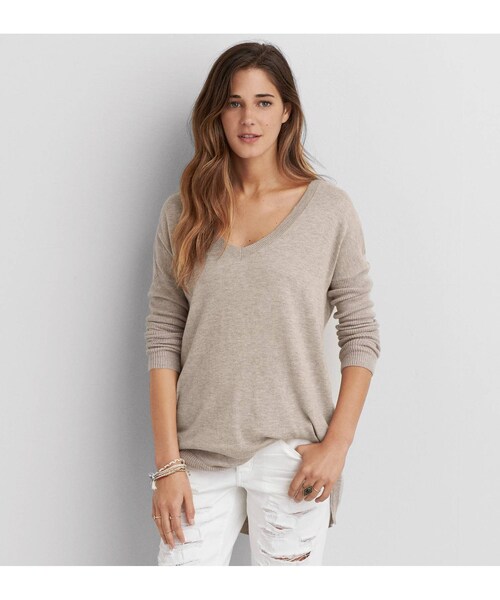 American Eagle（アメリカンイーグル）の「AEO Vネックプルオーバーセーター（ニット/セーター・レディース・ブラックジャスパー/オリーブ/ブルー/ライトピンク/ネオンピンク/サマーバーガンディー/イエロー/オートミールヘザー・XXS/XS/S/M/L/XL）」の8枚目の写真