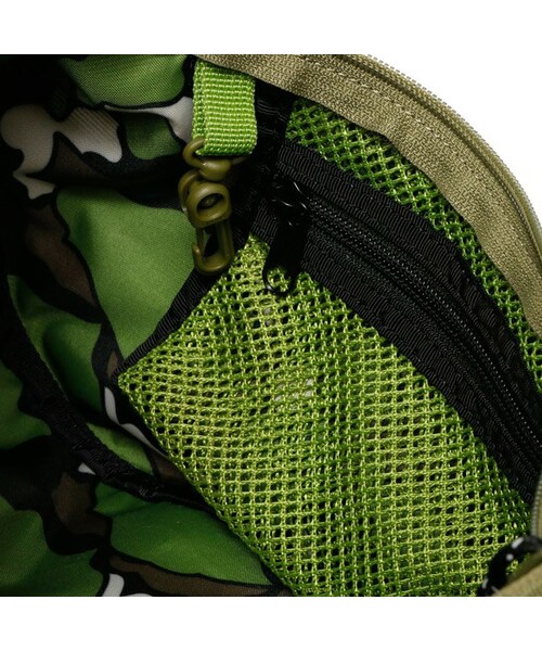 GRAVIS（グラヴィス）の「GRAVIS × atmos HOBO SMALL (OLIVE) OLIVE（バッグ・メンズ・オリーブ・ONE SIZE）」の8枚目の写真