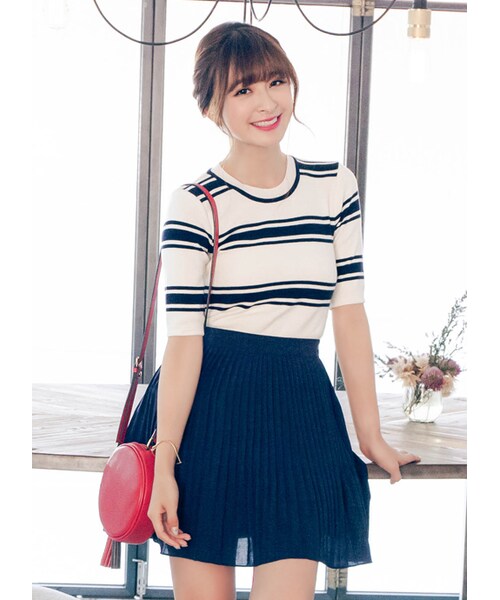 gracegift（グレースギフト）の「韓國極簡質感壓紋流蘇小圓包（バッグ・レディース・紅/黑・F）」の6枚目の写真