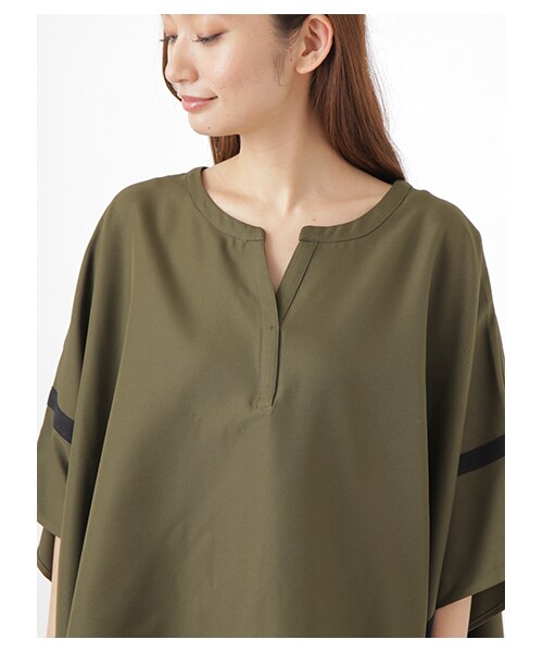 E hyphen world gallery（イーハイフンワールドギャラリー）の「・ラインスクエアポンチョブラウス（トップス・オフホワイト/カーキ/ネイビー・F）」の7枚目の写真