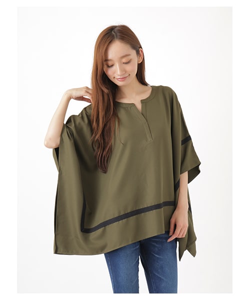 E hyphen world gallery（イーハイフンワールドギャラリー）の「・ラインスクエアポンチョブラウス（トップス・オフホワイト/カーキ/ネイビー・F）」の2枚目の写真