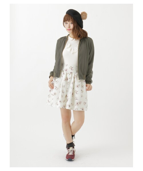 earth music&ecology（アースミュージックアンドエコロジー）の「＜WEB限定大きな・小さなサイズ＞チュール重ねショートブルゾン（ジャケット/アウター・アイボリー/ブラック/カーキ）」の4枚目の写真