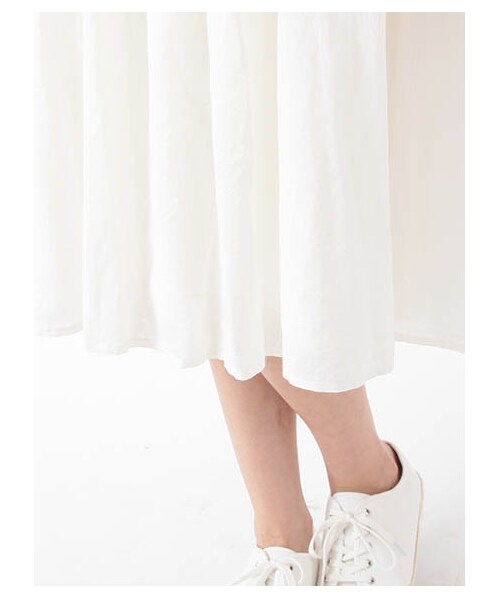 ehka sopo(エヘカソポ)の「スモッキングワンピース 1101857-21-13-11(ワンピース/ドレス・アイボリー/オフホワイト/サックスブルー・M)」の11枚目の写真