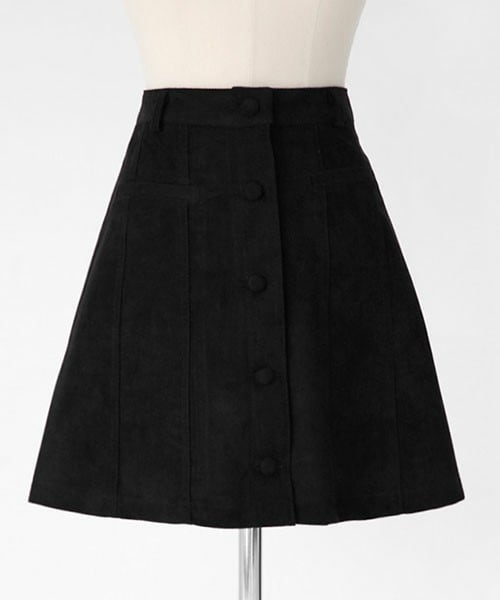 DHOLIC(ディーホリック)の「スエード調フロントボタンAラインスカート(スカート・レディース・キャメル/ブラック・S/M)」の2枚目の写真
