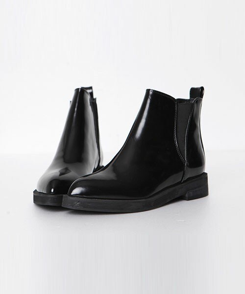 DHOLIC(ディーホリック)の「ポインテッドトゥチェルシーブーツ(ブーツ・レディース・ブラックA/ブラックB・225/230/235/240/245/250)」の2枚目の写真