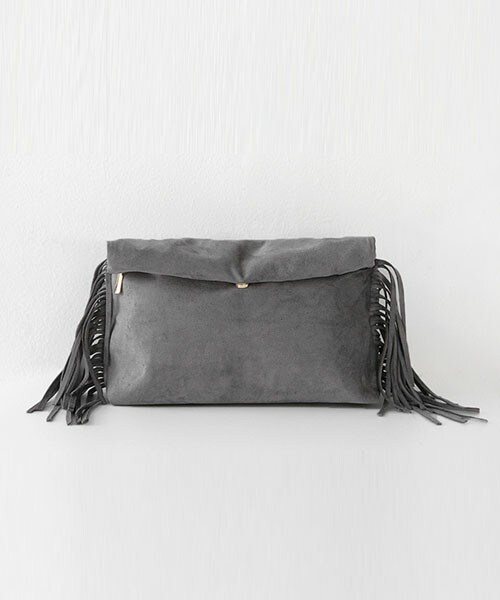DHOLIC（ディーホリック）の「スエード調サイドフリンジ2WAYクラッチバック（クラッチバッグ・レディース・カーキ/ディープグレー/ブラック/ベージュ/ワイン・FREE）」の3枚目の写真