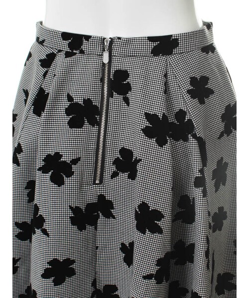 31 Sons de mode（トランテアン　ソン　ドゥ　モード）の「フロッキーフレアースカート（スカート・レディース・グレー/ブラック・36/38）」の6枚目の写真