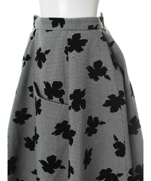 31 Sons de mode（トランテアン　ソン　ドゥ　モード）の「フロッキーフレアースカート（スカート・レディース・グレー/ブラック・36/38）」の8枚目の写真