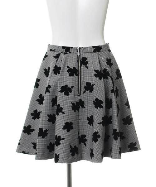 31 Sons de mode（トランテアン　ソン　ドゥ　モード）の「フロッキーフレアースカート（スカート・レディース・グレー/ブラック・36/38）」の4枚目の写真