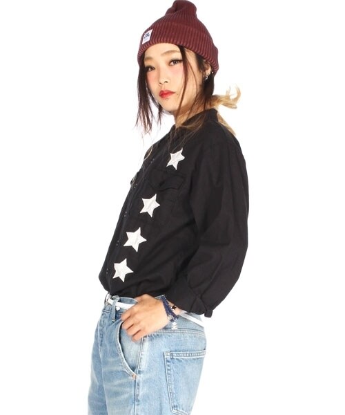 RNA(アールエヌエー)の「スターワークシャツ(トップス・レディース・ホワイト/ブラック/ネイビー・M)」の4枚目の写真