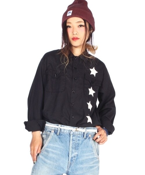RNA(アールエヌエー)の「スターワークシャツ(トップス・レディース・ホワイト/ブラック/ネイビー・M)」の2枚目の写真
