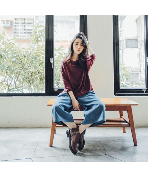 QUEEN SHOP（クイーンショップ）の「自然休閒風格硬挺觸感的牛仔材質製成挺實的穿起來有精神不軟塌打摺細節提升整體顯瘦度鬆緊腰圍+雙口袋 給予舒適的便利性擁有寬褲在手 想走鬆身時髦感一點都不難!（パンツ・レディース・F・S/M）」の6枚目の写真