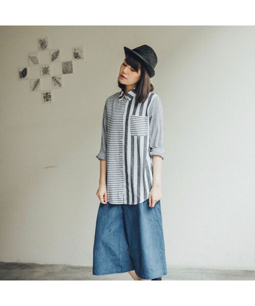 QUEEN SHOP（クイーンショップ）の「自然休閒風格硬挺觸感的牛仔材質製成挺實的穿起來有精神不軟塌打摺細節提升整體顯瘦度鬆緊腰圍+雙口袋 給予舒適的便利性擁有寬褲在手 想走鬆身時髦感一點都不難!（パンツ・レディース・F・S/M）」の4枚目の写真