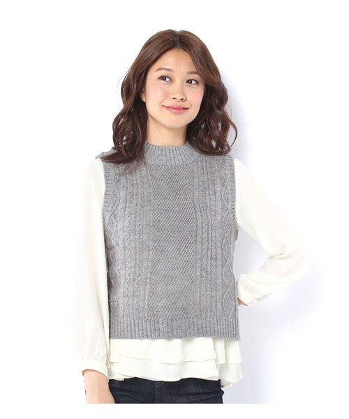 mysty woman(ミスティウーマン)の「シフォンティアードブラウス×ニットベストセット(トップス・レディース・トップグレー/チャコールグレー/ベージュ/ネイビー)」の1枚目の写真
