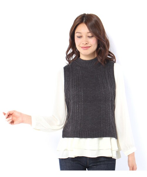 mysty woman(ミスティウーマン)の「シフォンティアードブラウス×ニットベストセット(トップス・レディース・トップグレー/チャコールグレー/ベージュ/ネイビー)」の2枚目の写真