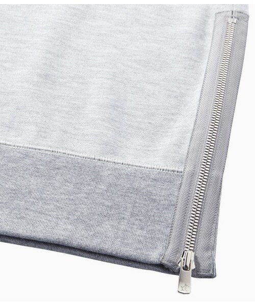 ADAM ET ROPE'(アダムエロペ)の「TCダンボール タートルネック(トップス・メンズ・グレー/ホワイト系/ネイビー・M/L)」の6枚目の写真