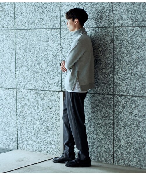 ADAM ET ROPE'(アダムエロペ)の「TCダンボール タートルネック(トップス・メンズ・グレー/ホワイト系/ネイビー・M/L)」の15枚目の写真