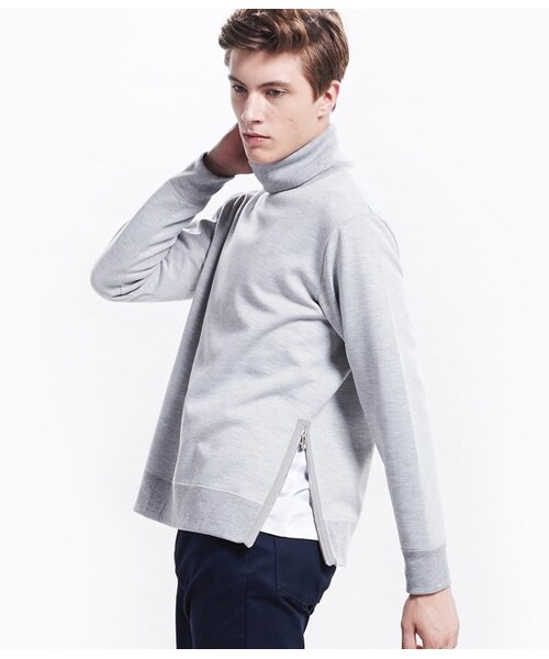 ADAM ET ROPE'(アダムエロペ)の「TCダンボール タートルネック(トップス・メンズ・グレー/ホワイト系/ネイビー・M/L)」の9枚目の写真