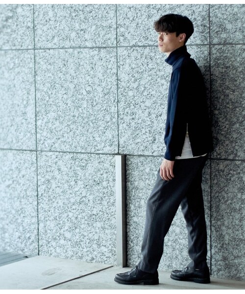 ADAM ET ROPE'(アダムエロペ)の「TCダンボール タートルネック(トップス・メンズ・グレー/ホワイト系/ネイビー・M/L)」の16枚目の写真