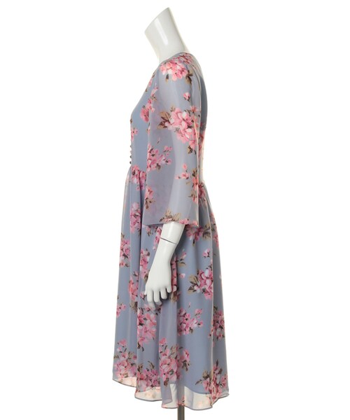 31 Sons de mode（トランテアン　ソン　ドゥ　モード）の「花柄シフォンワンピースｂｙ Ｋａｏｒｉ Ｉｓｅｋｉ（ワンピース/ドレス・レディース・ネイビー/サックスブルー・36/38）」の3枚目の写真