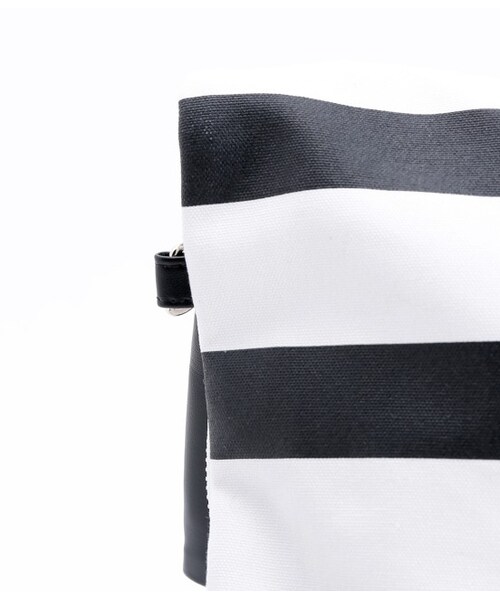 ADAM ET ROPE'（アダムエロペ）の「ボーダー3WAYクラッチ（バッグ・レディース・ホワイト系/キャメル系・M）」の6枚目の写真