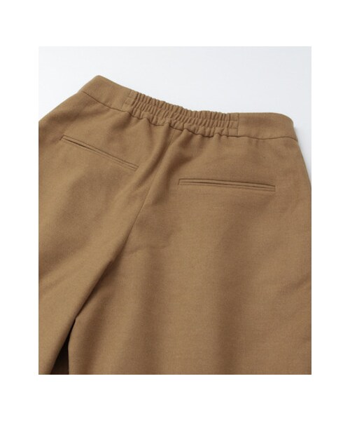 URBAN RESEARCH ROSSO WOMEN（アーバンリサーチ　ロッソ）の「タッククロップドパンツ（パンツ・レディース・IVORY/CAMEL/NAVY・FREE）」の21枚目の写真