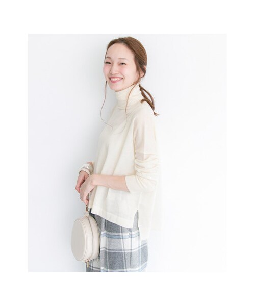 URBAN RESEARCH（アーバンリサーチ）の「ワイドタートルプルオーバー（トップス・レディース・OFF/RED/NVY・FREE）」の6枚目の写真