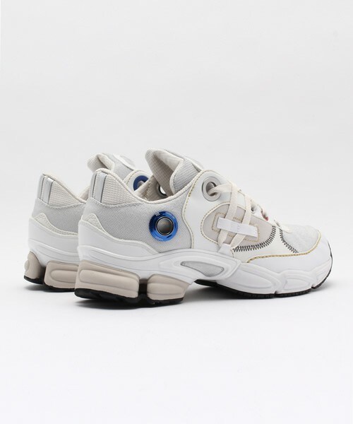 Adidas x Raf Simonsの「Adidas x Raf Simons ボルト付スニーカー（スニーカー・メンズ・ホワイト・9/8）」の4枚目の写真