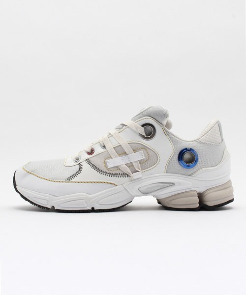 Adidas x Raf Simonsの「Adidas x Raf Simons ボルト付スニーカー（スニーカー・メンズ・ホワイト・9/8）」の2枚目の写真