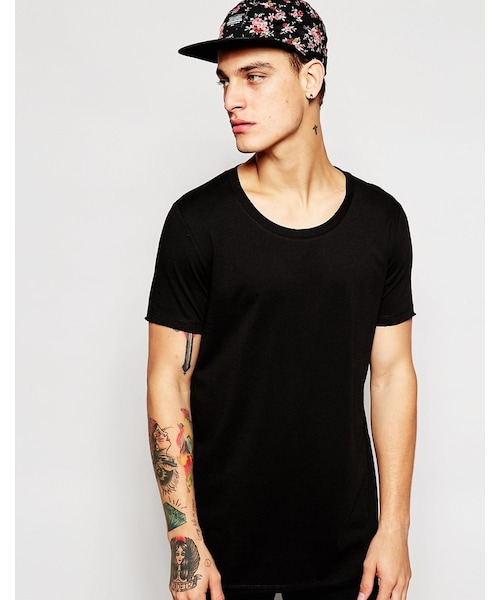 asos(エイソス)の「ASOS BRAND ASOS Longline T-Shirt With Scoop Neck And Raw Edge(Tシャツ/カットソー・メンズ・Black・L-Chest 40-42"/M-Chest 38-40"/S-Chest 36-38"/XL-Chest 42-44"/XS-Chest 34-36"/XXL-Chest 44-46"/XXS-Chest 32-34"/XXXL-Chest 46-48"/XXXS-US Chest 30-32in (76-81cm))」の1枚目の写真