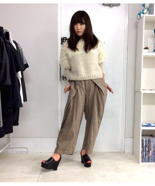 STORES.jp（ストアーズドットジェーピー）の「SHIKI 15aw cocoon tuck pants（その他パンツ・レディース・その他）」の4枚目の写真