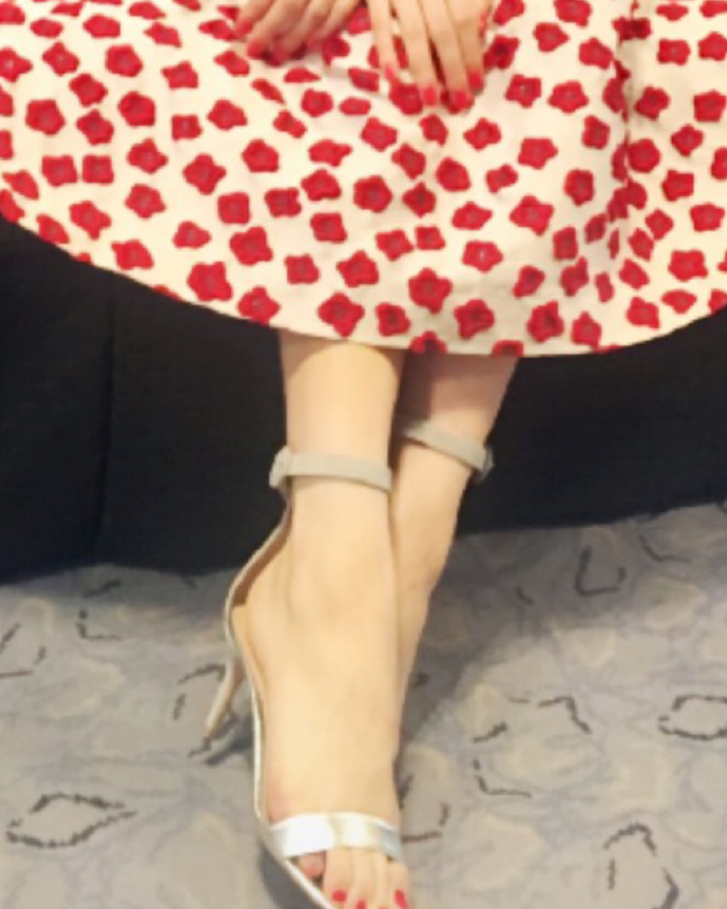 吉岡里帆さん着用 タグ付 ルール ロジェット フリルネック ブラウス 総柄 吉岡里帆｜petite robe noireのピアス（両耳用）を使った