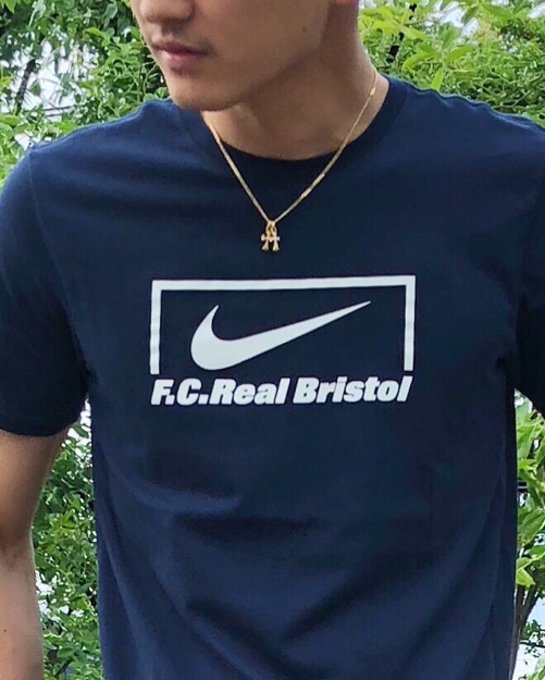 yuhi｜F.C.Real BristolのTシャツ/カットソーを使ったコーディネート