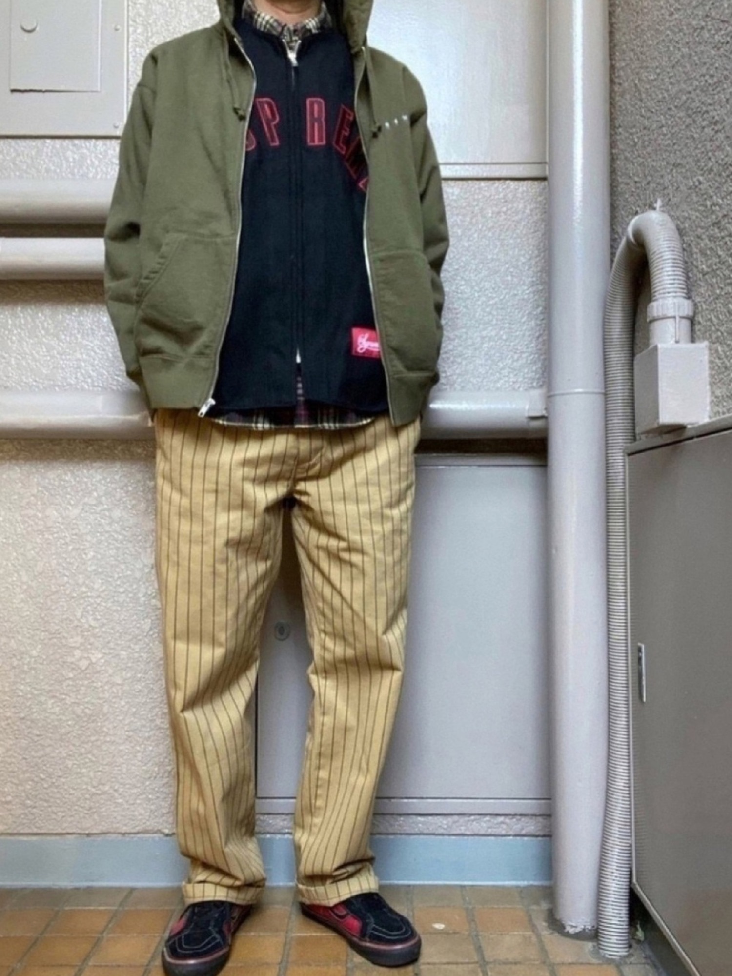 Supreme のパーカーを使った「ベースボールシャツ」の人気