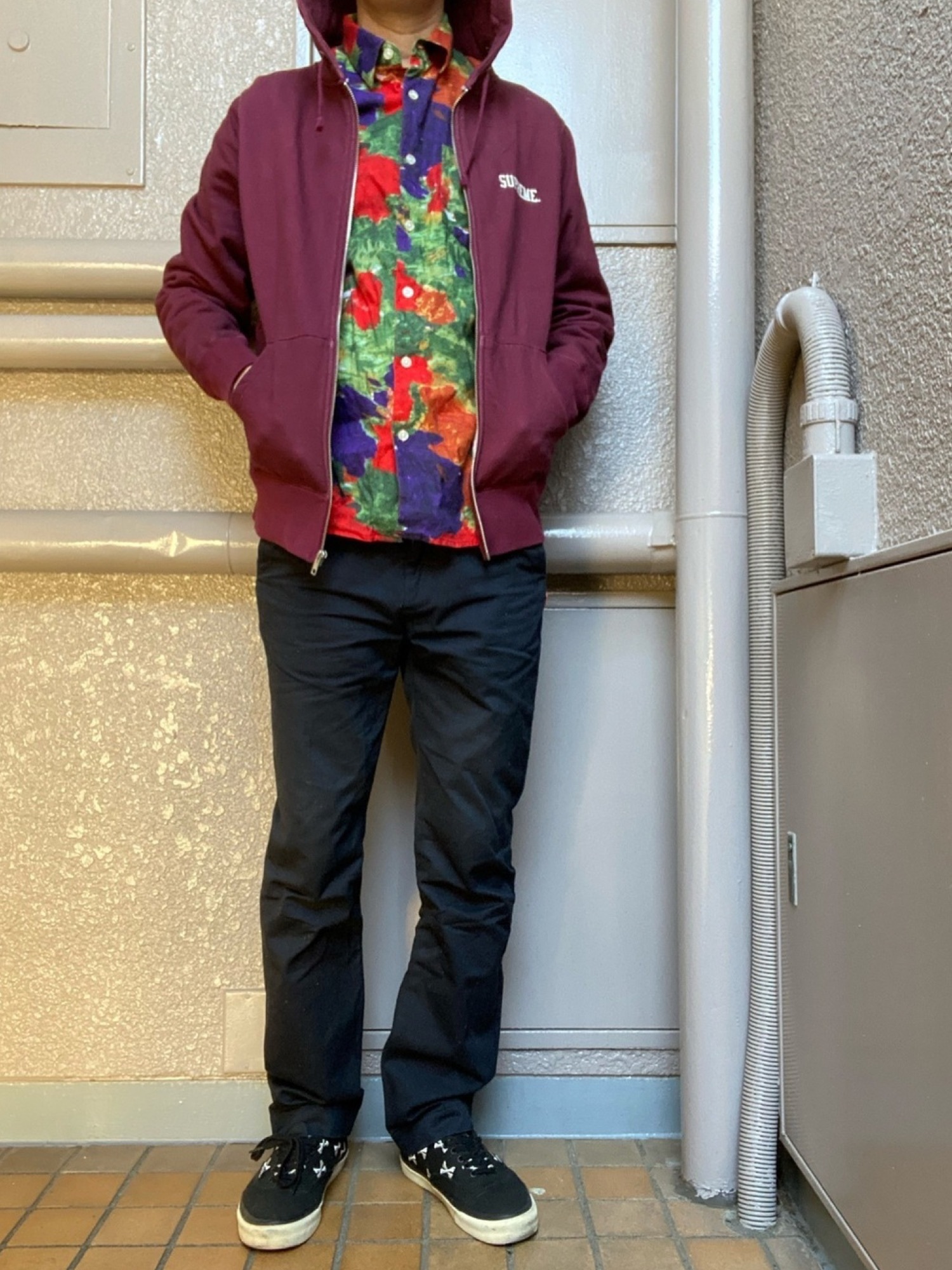 Supreme のパーカーを使った「花柄」の人気ファッションコーディネート 